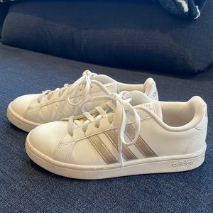 ADIDAS gold superstars. Size 7. Lightly used
